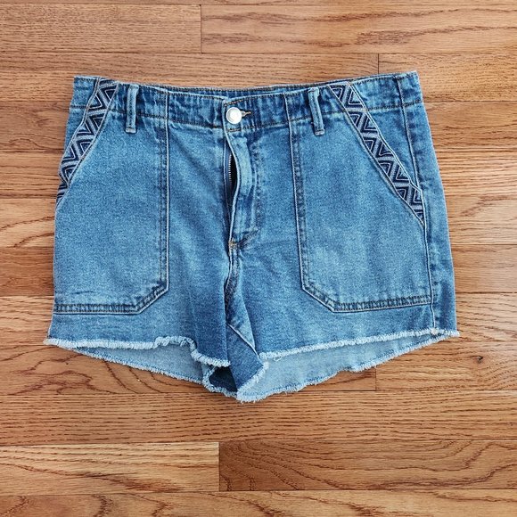 Knox Rose Shorts - Picture 2 of 2